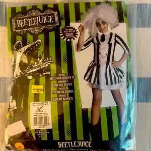 Beetle juice costume for 5-7 years old but can fit a little older
